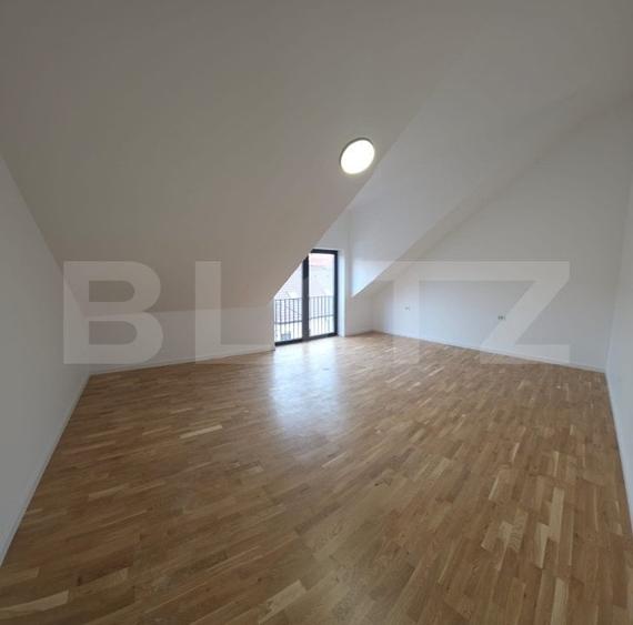 Apartament cu 4 camere decomandat în Central