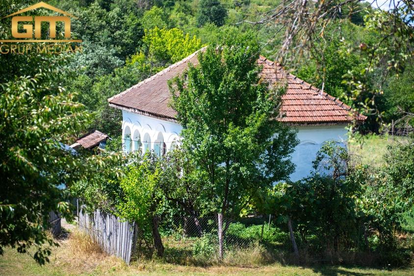 Casă individuală cu 2 camere cu Teren 3800 Mp în Berislăvești