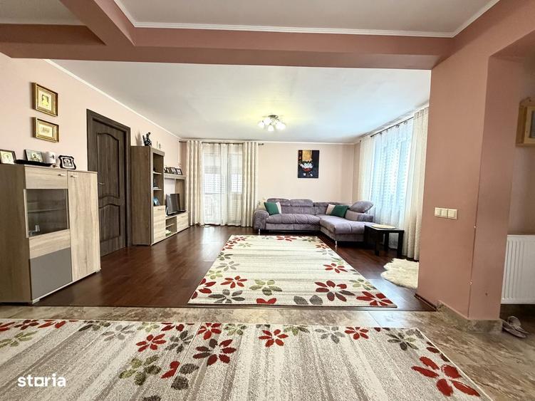 Casă cu 4 camere în Siretu