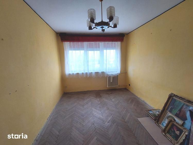 Apartament cu 3 camere decomandat în Valea Rosie