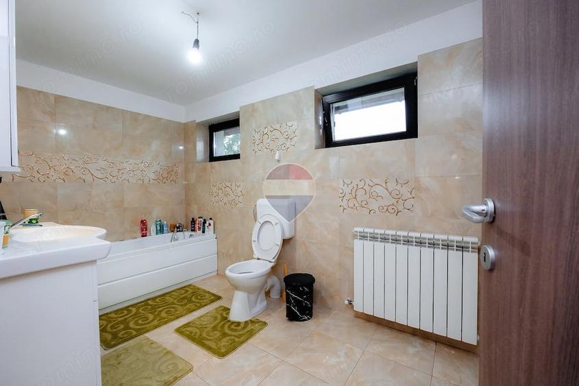 Casă cu 5 camere cu Teren 779 Mp în Piscani