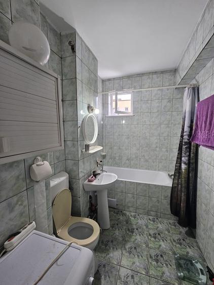 Apartament cu 3 camere decomandat, mobilat în Central