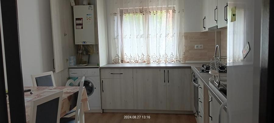 Apartament cu 3 camere decomandat în Craiter