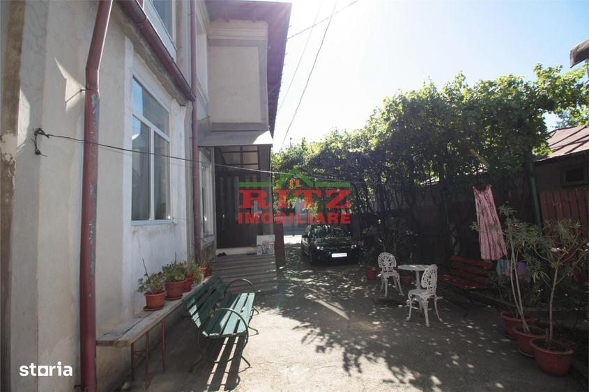 Apartament cu 4 camere decomandat în Orașul de Jos