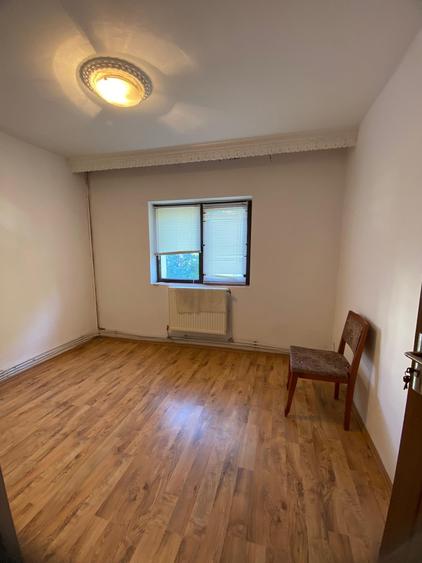 Apartament cu 2 camere semidecomandat în Mioriței