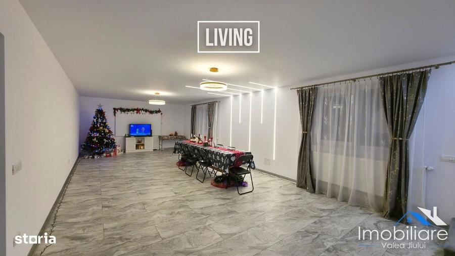 Casă cu 4 camere în Petros
