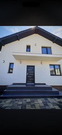 Casă individuală cu 5 camere cu Canalizare în Micești