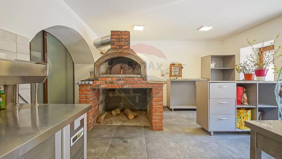 Casă cu 7 camere cu Teren 450 Mp în Central