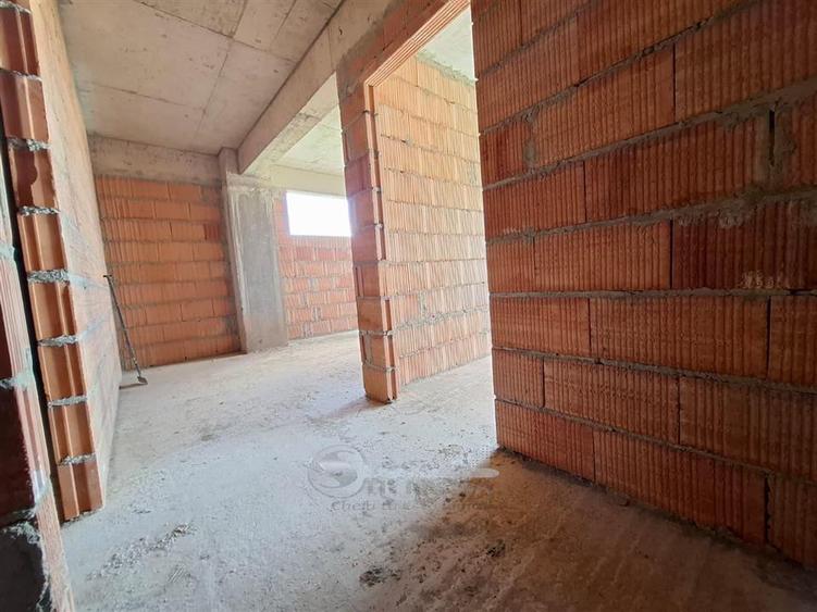 Apartament cu 2 camere semidecomandat în Cug