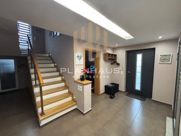 Casă cu 6 camere cu Garaj în Satu Nou de Jos