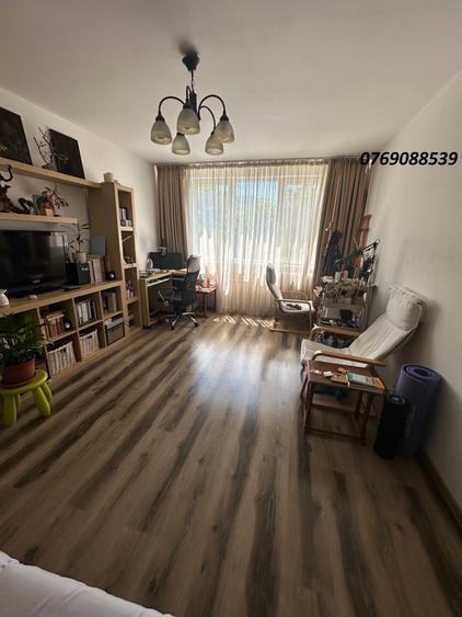 Apartament cu 3 camere decomandat în Drumul Taberei