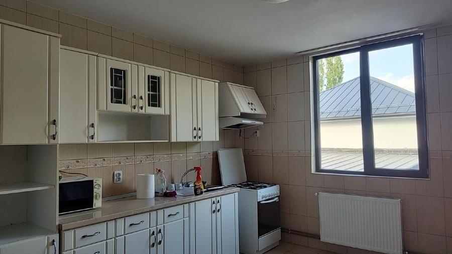 Apartament cu 4 camere decomandat în Băneasa