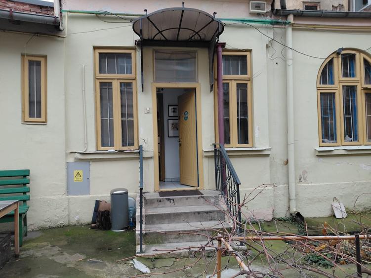 Casă cu 2 camere cu Teren 104 Mp în P-ța Sfântul Ștefan