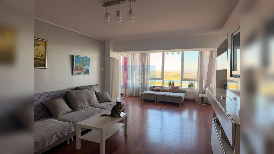 Apartament cu 3 camere decomandat în Faleză