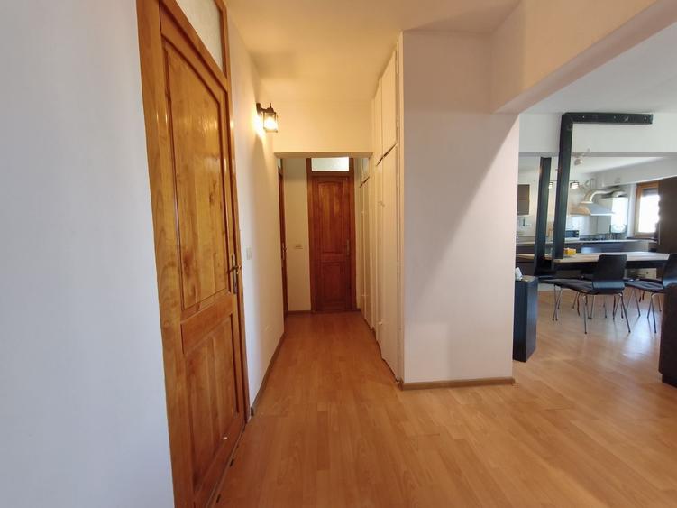 Apartament cu 4 camere decomandat în Central