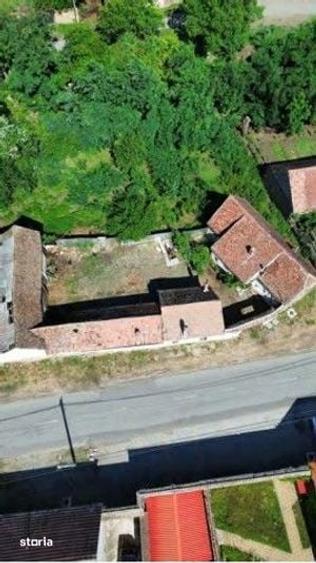 Casă cu 5 camere cu Teren 1366 Mp în Central
