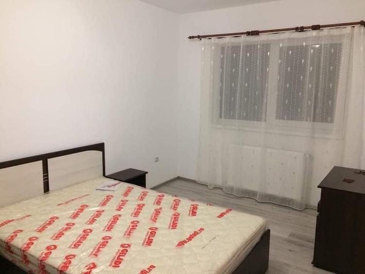 Apartament cu 3 camere decomandat în Florești