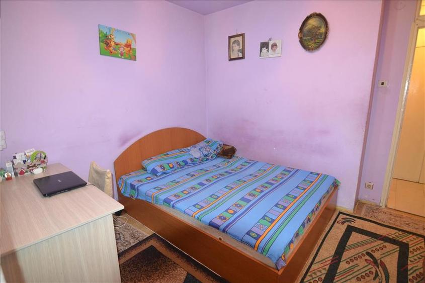 Apartament cu 4 camere decomandat în Răcădău