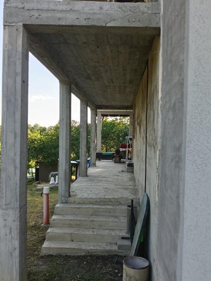 Casă individuală cu 4 camere cu Canalizare în Central