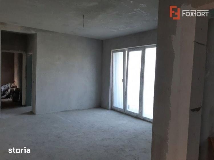 Apartament cu 3 camere în Plopi