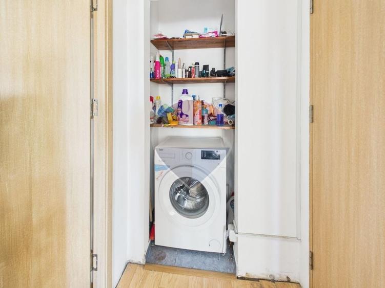 Apartament cu 2 camere semidecomandat, mobilat în Grivița