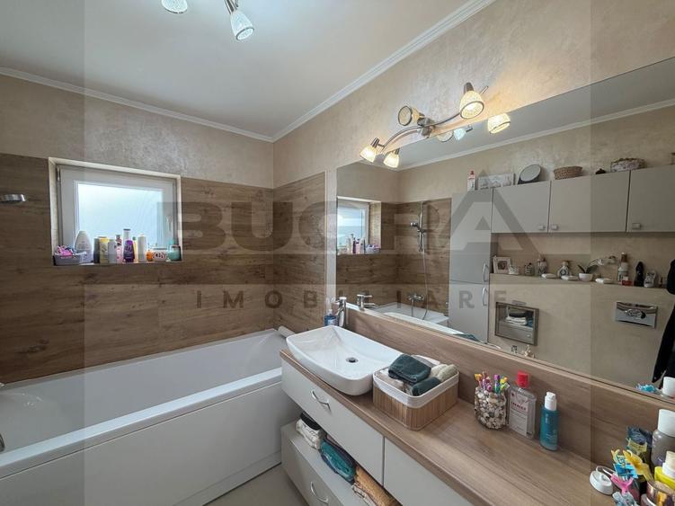 Apartament cu 3 camere decomandat în Europa