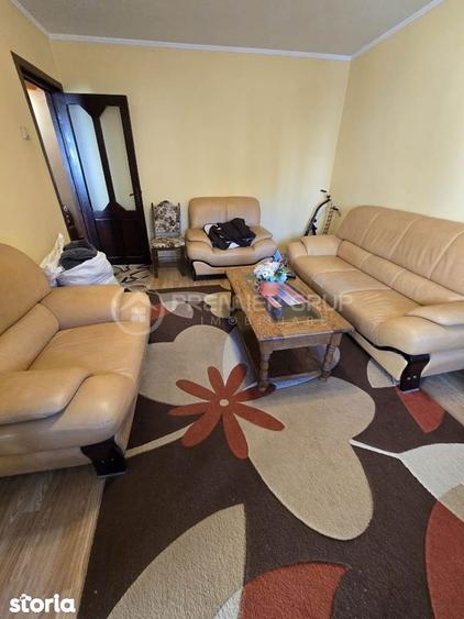 Apartament cu 3 camere decomandat în Nicolina
