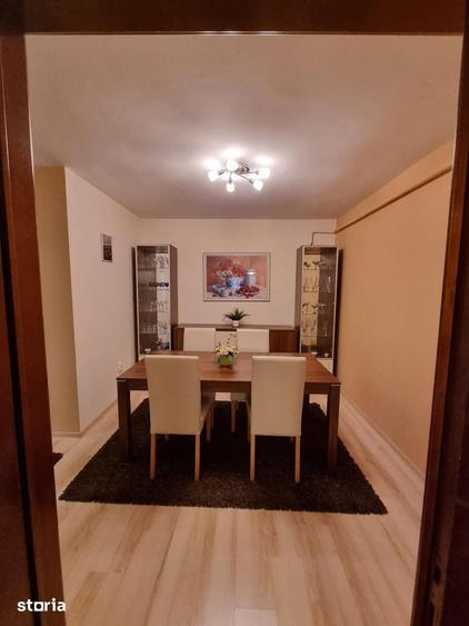 Apartament cu 3 camere decomandat în Bucium