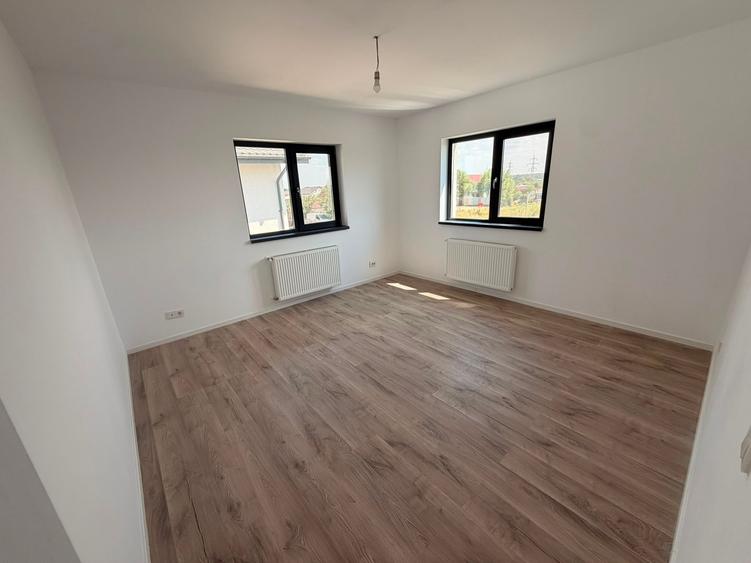 Casă cu 4 camere cu Teren 350 Mp în Balotești