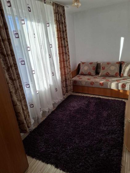 Apartament cu 3 camere semidecomandat în Sânnicoară