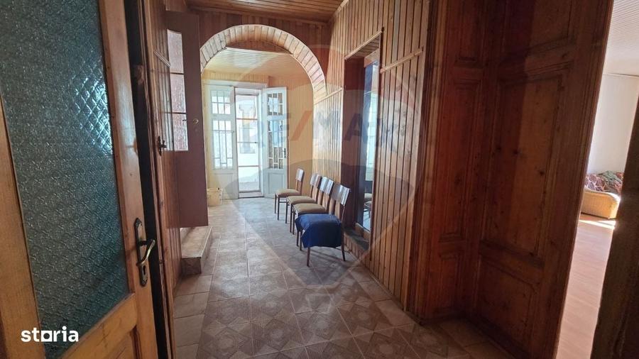 Casă cu 4 camere în Central