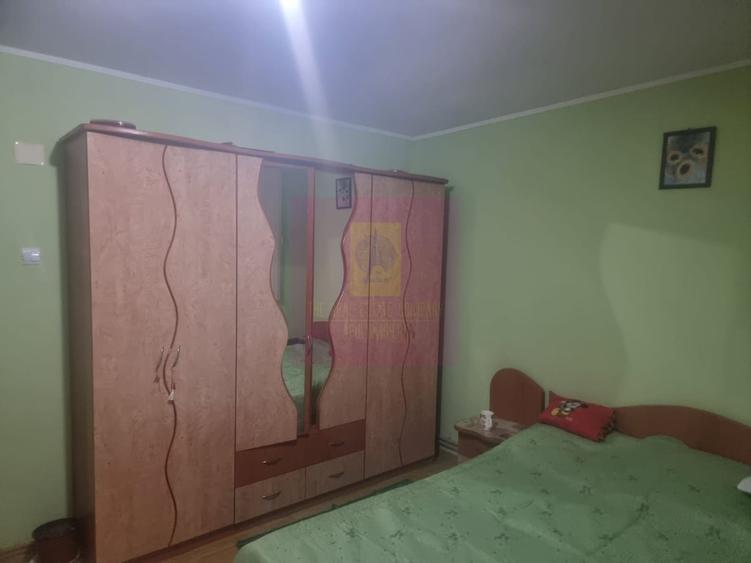 Casă cu 7 camere cu Teren 1500 Mp în Islaz