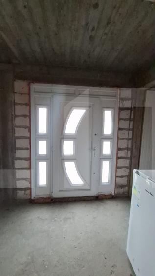 Casă individuală cu 4 camere cu Garaj în Teslui