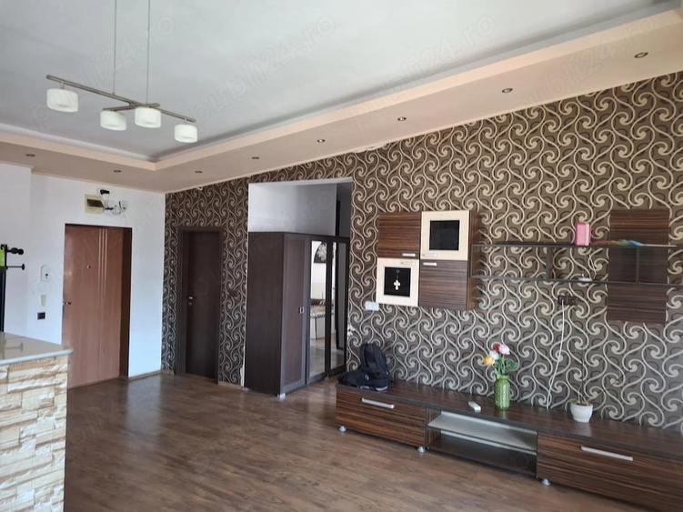 Apartament cu 3 camere semidecomandat în UTA