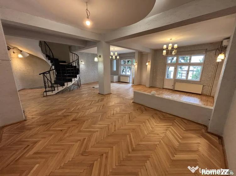 Casă cu 5 camere cu Teren 300 Mp în Calea Călărașilor