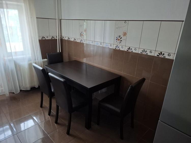 Apartament cu 3 camere în Mărășești