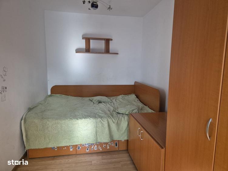 Apartament cu 3 camere nedecomandat în Malu Roșu