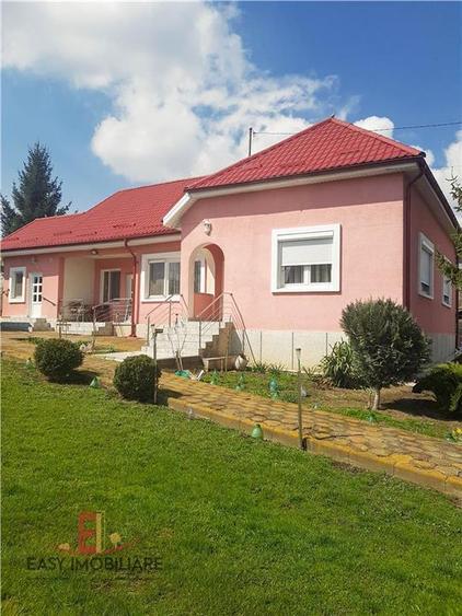 Casă cu 3 camere cu Teren 2000 Mp în Unirii