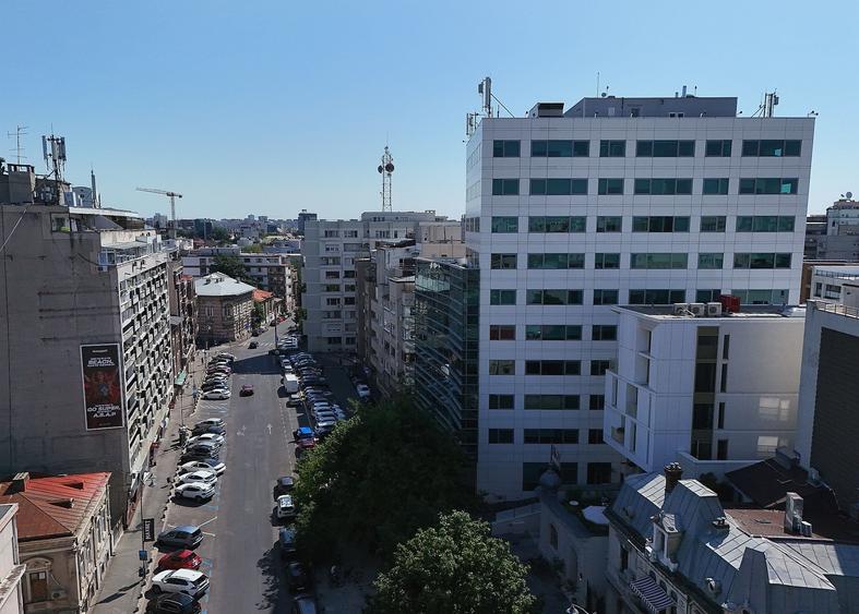 Birou, de 7,000 mp, în Universitate