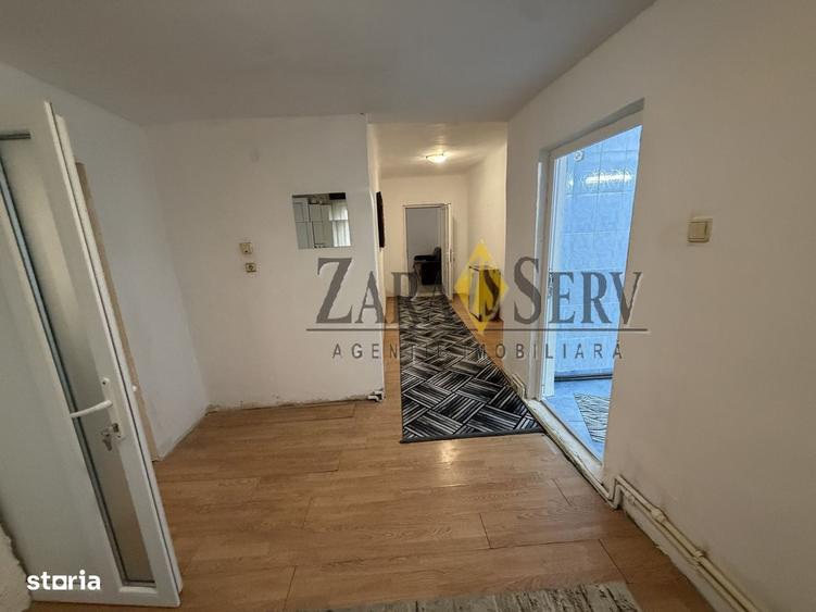 Casă cu 4 camere decomandat cu Teren 427 Mp în Valea Călugărească