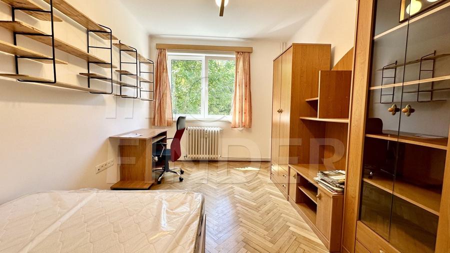 Apartament cu 3 camere decomandat, mobilat în Central