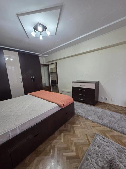 Apartament cu 3 camere decomandat în Spitalul Județean