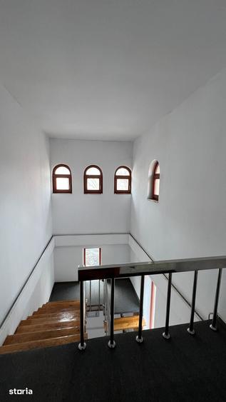 Casă cu 10 camere cu Teren 258 Mp în Cotroceni