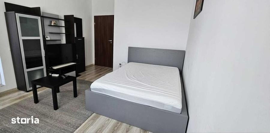 Garsonieră în Vest