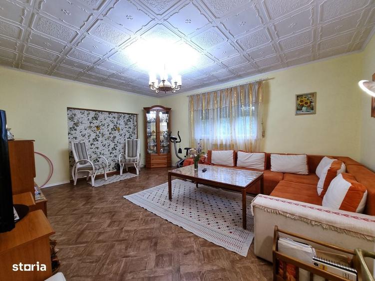 Casă cu 4 camere decomandat în Ogretin