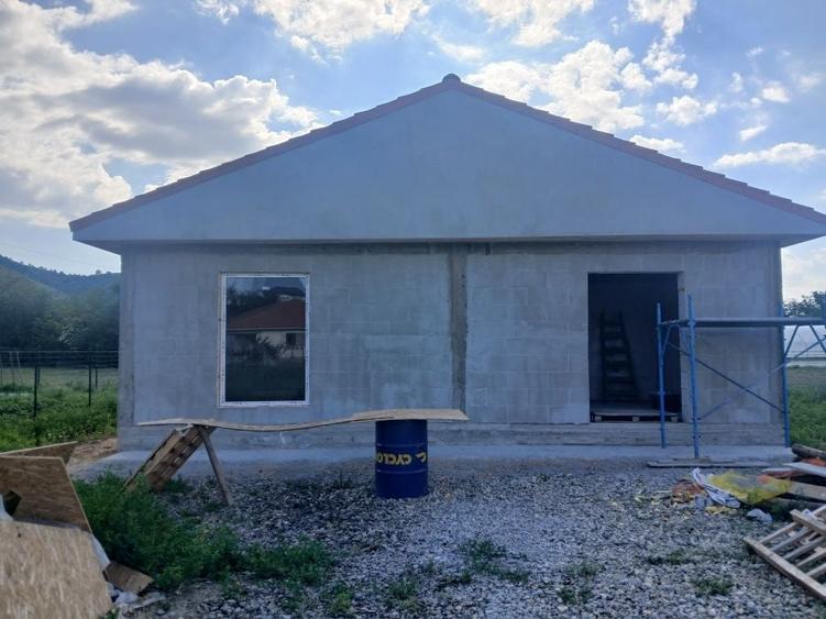 Casă cu 3 camere în Chimindia