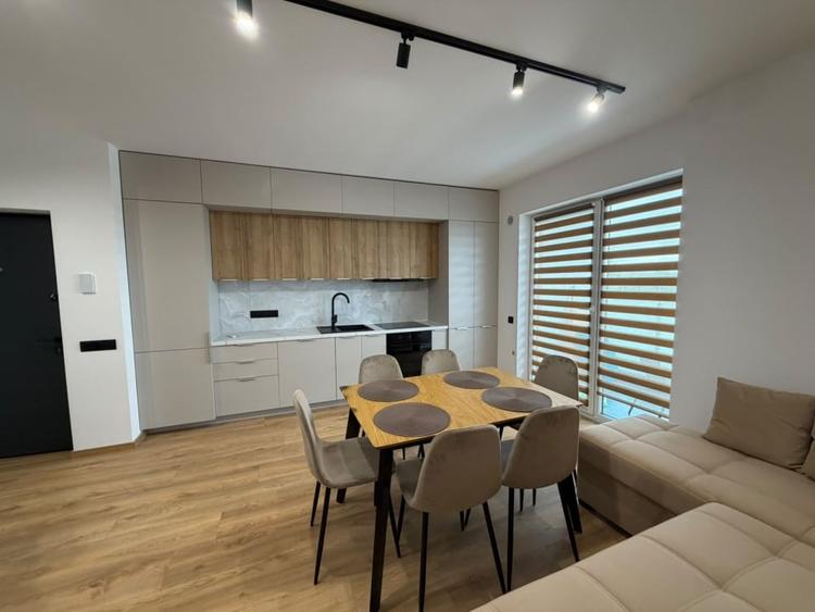 Apartament cu 3 camere decomandat, mobilat în Independenței