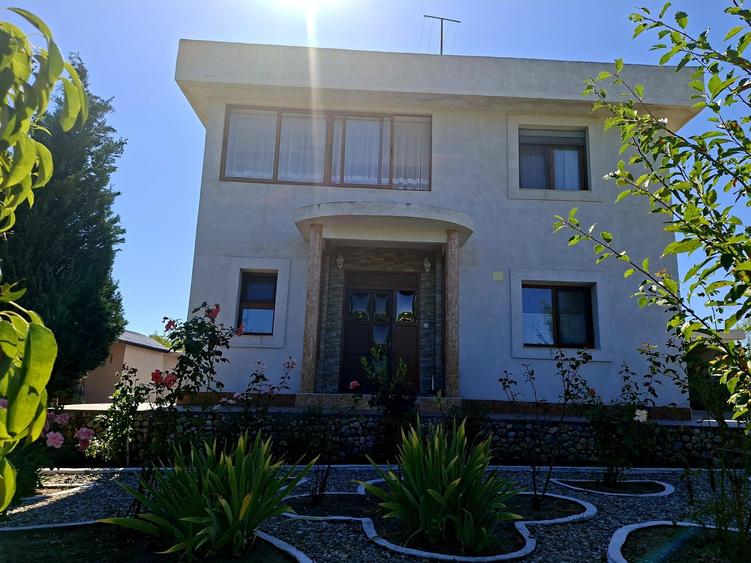 Casă individuală cu 4 camere cu Teren 1000 Mp în Bascov