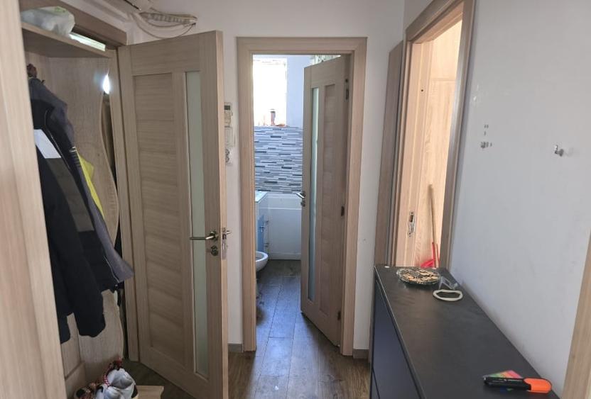 Apartament cu 2 camere decomandat, mobilat în Rovine