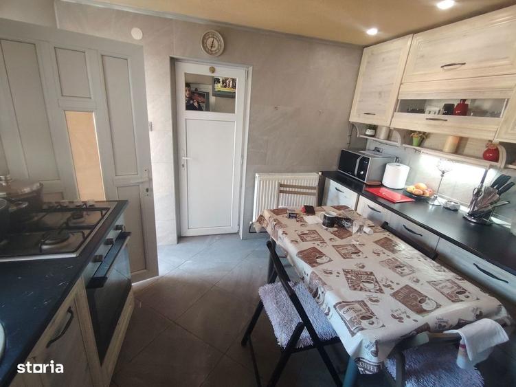 Casă cu 5 camere cu Canalizare în Colentina